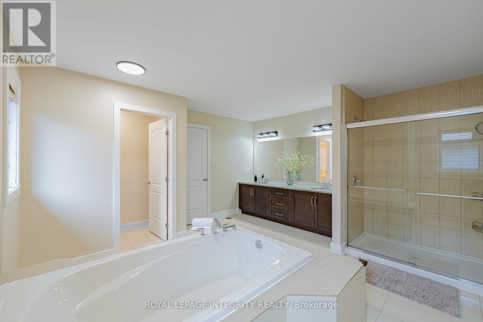 176 ESCARPMENT CRESCENT - Image 28