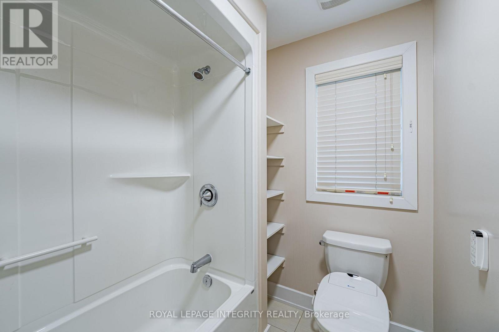 176 ESCARPMENT CRESCENT - Image 32
