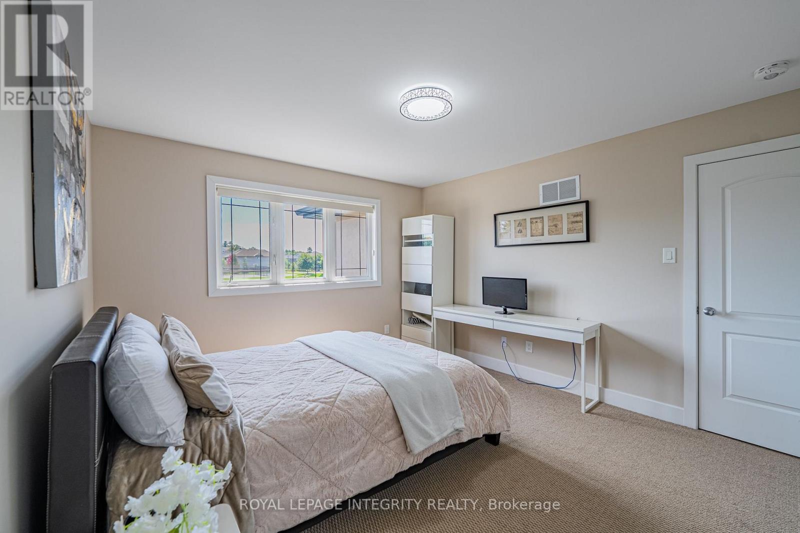 176 ESCARPMENT CRESCENT - Image 35