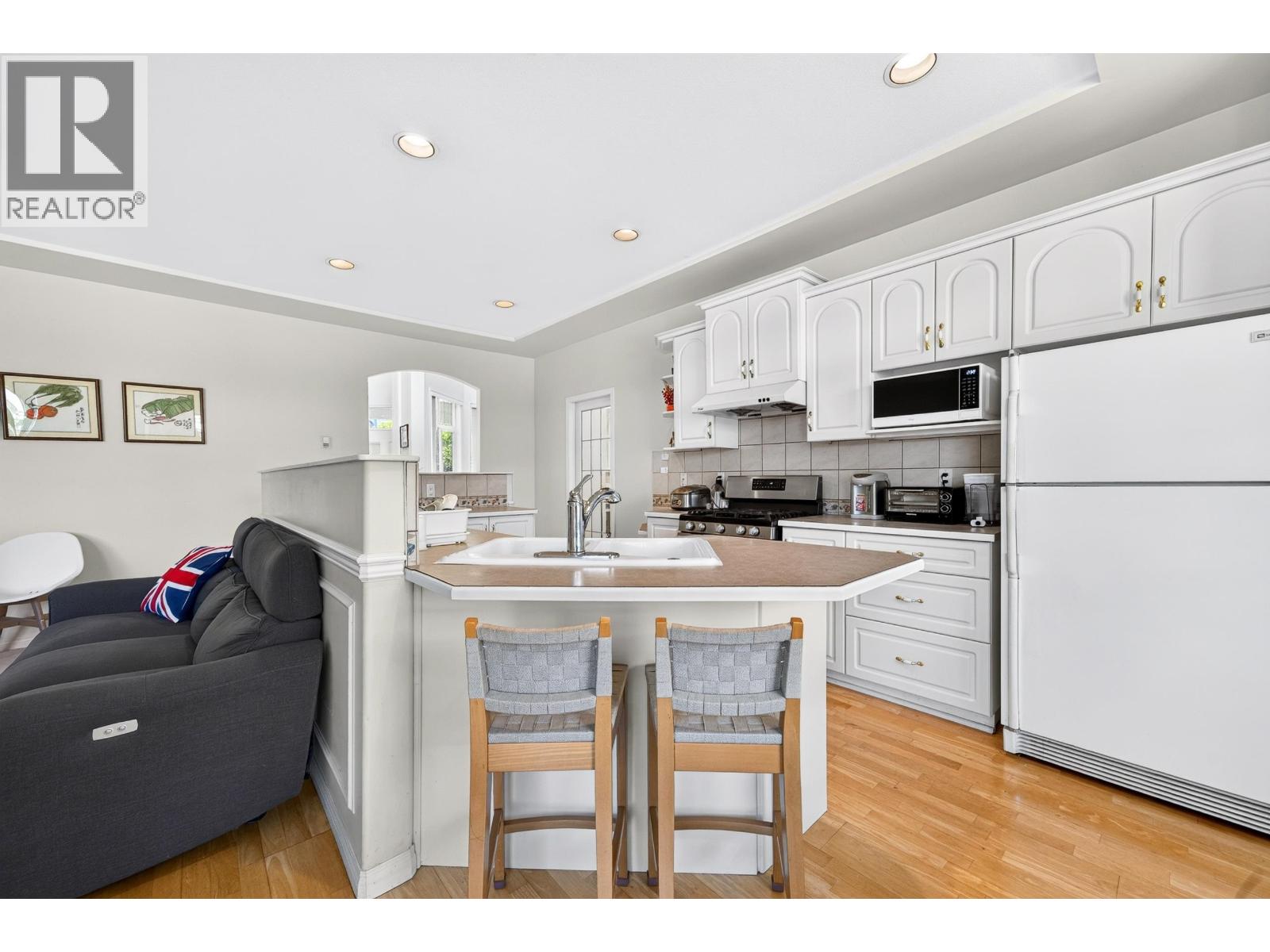 6215 DUNSMUIR CRESCENT, Richmond