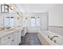 6215 Dunsmuir Crescent, Richmond, BC V7C5T7 Photo 32