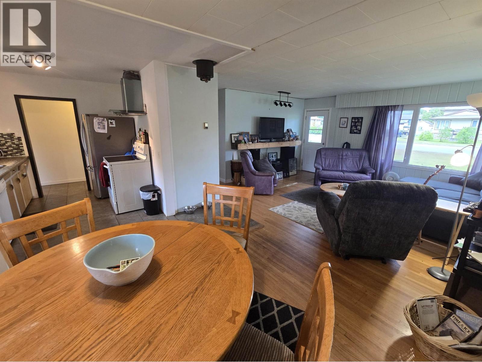 4736 HALLIWELL AVENUE - 11