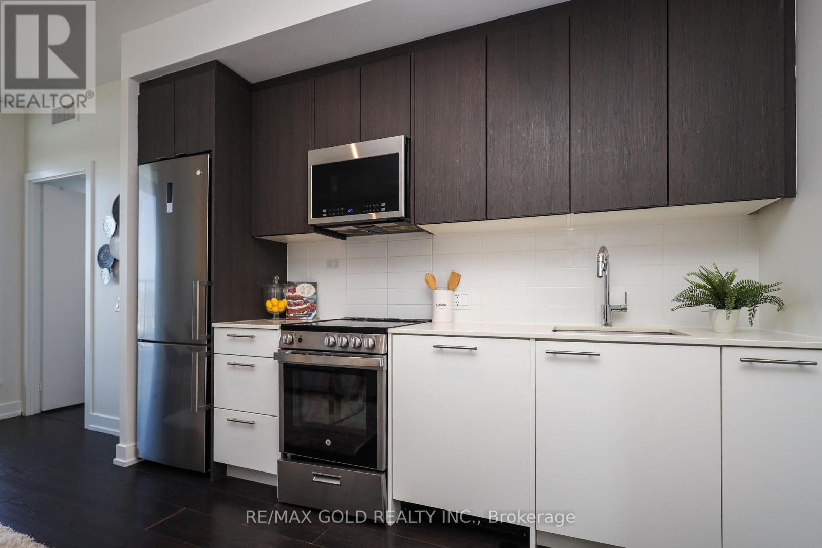 #408 225 VETERANS DRIVE - 19