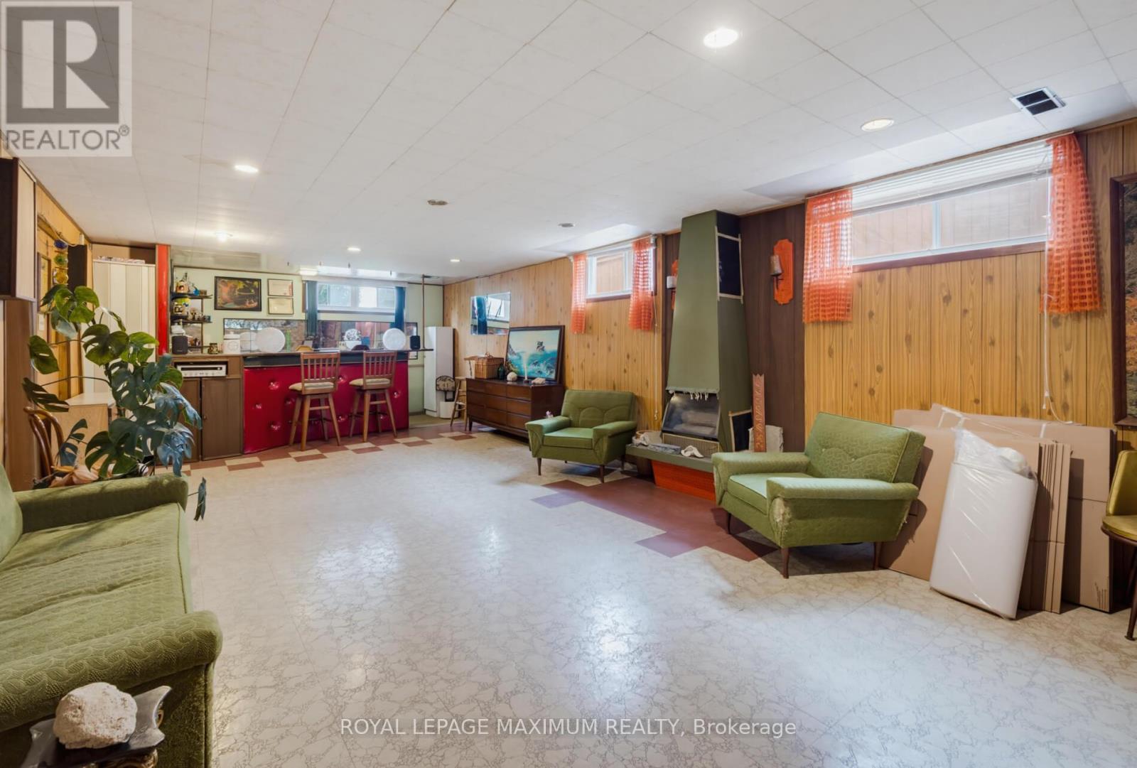 41 STRATHAVON DRIVE - 24