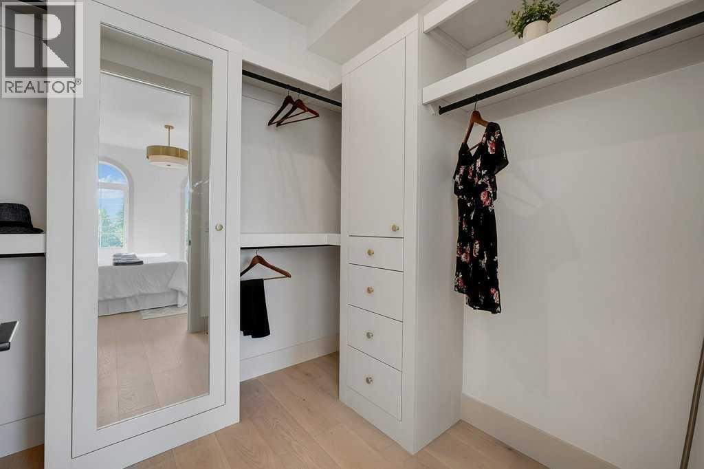 2535 19 Street SW - Image 36
