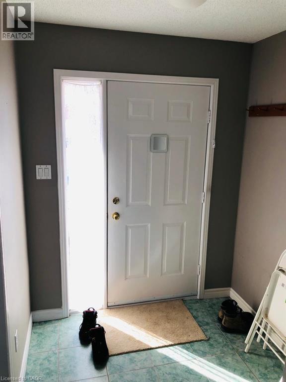 806 FAIRWAY Crescent — photo 2
