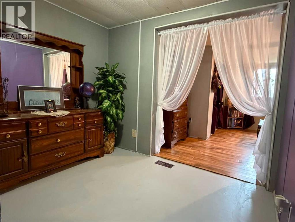 42, 5800 46 Street - 2
