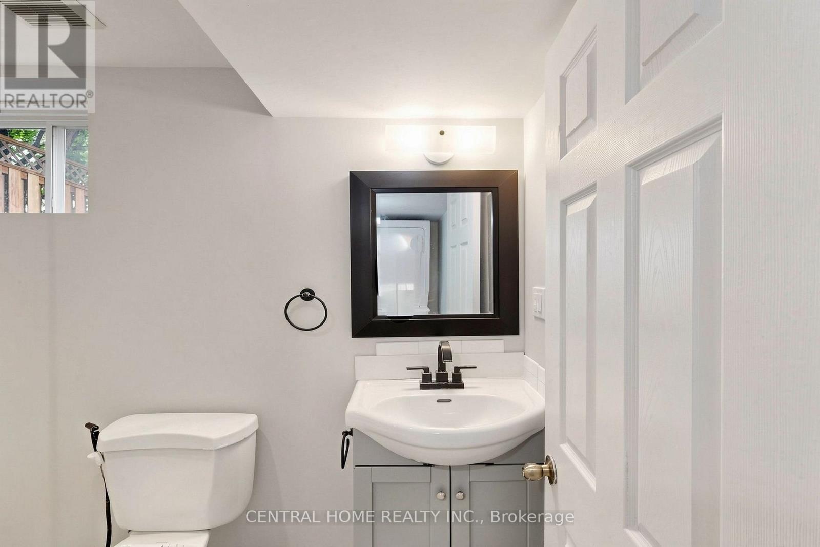 15 CLOSS SQUARE - Image 45