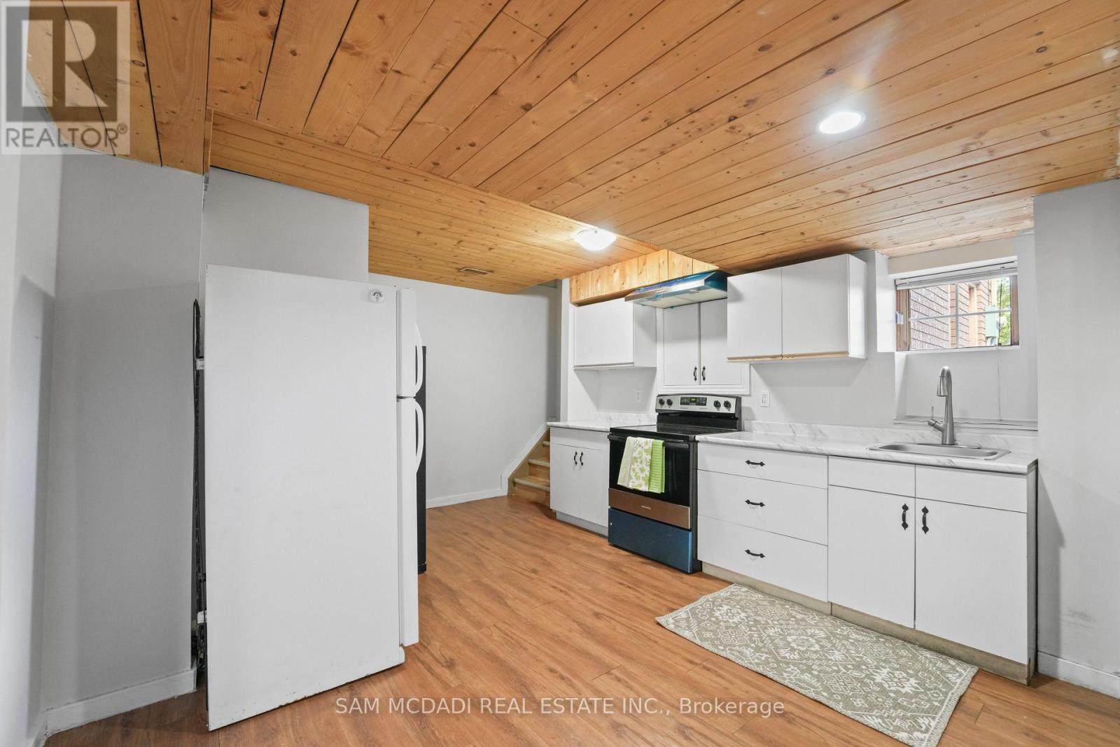 87 RUNDLE CRESCENT - Image 21