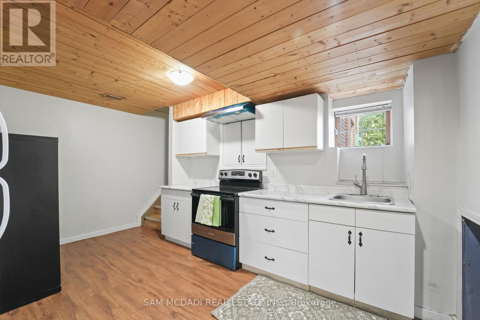 87 RUNDLE CRESCENT - 22
