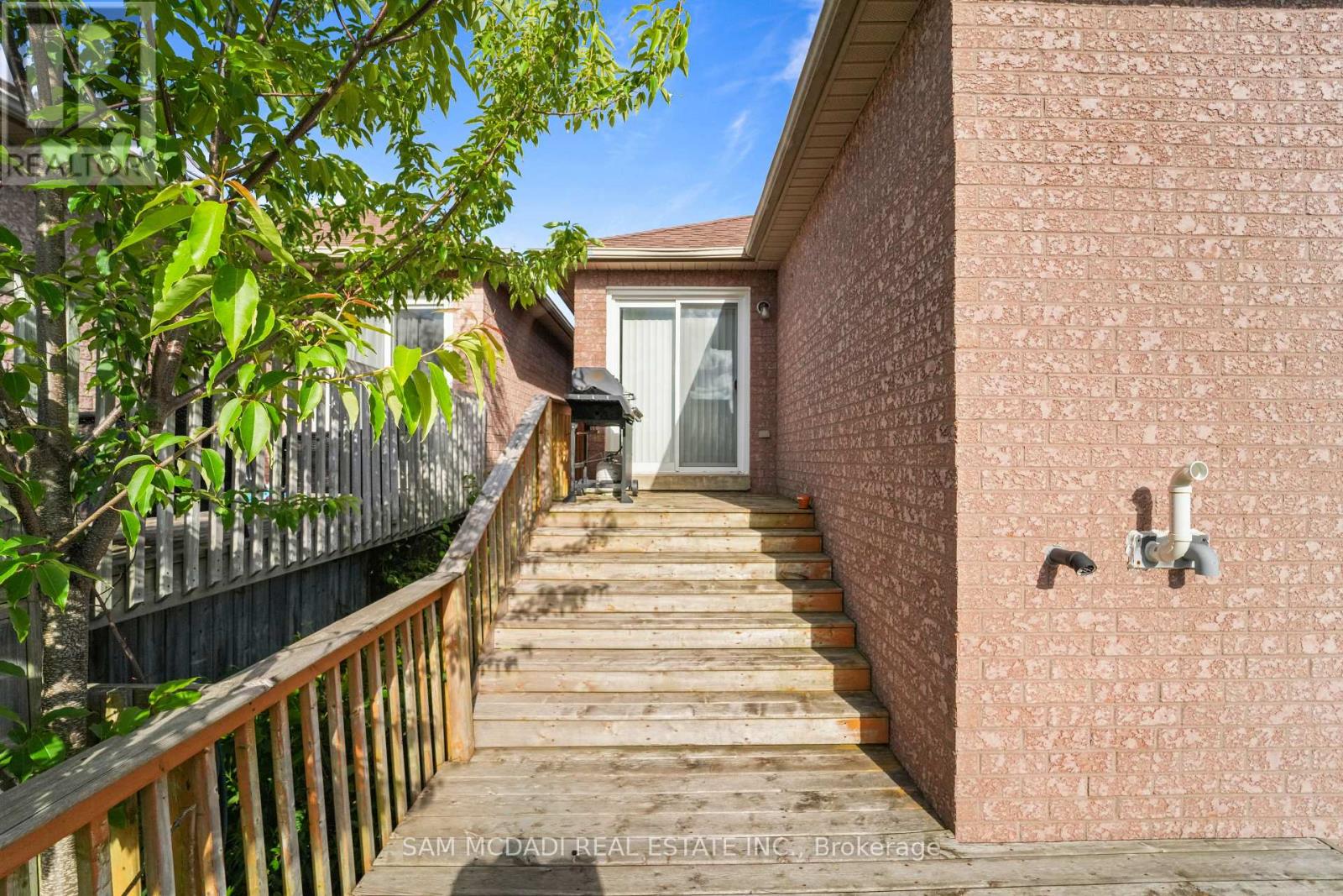 87 RUNDLE CRESCENT - 26