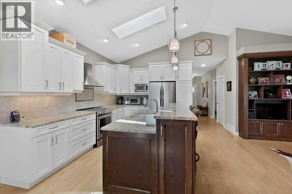 509 Sunridge Crescent W - 5