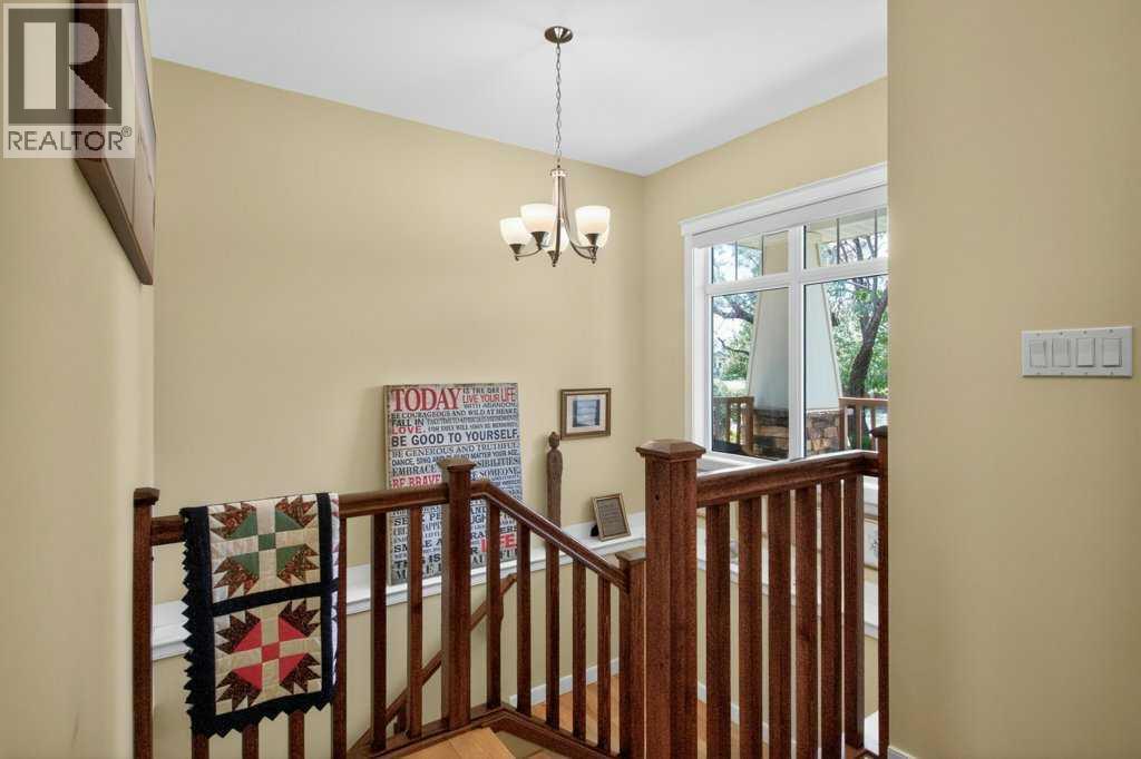 509 Sunridge Crescent W - Image 29
