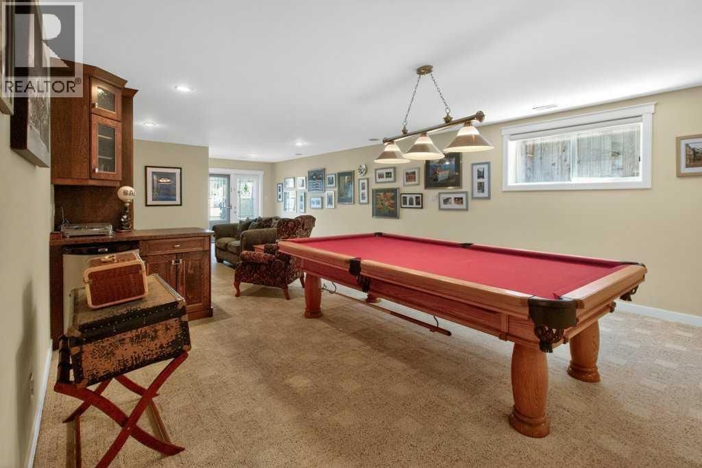 509 Sunridge Crescent W - Image 36