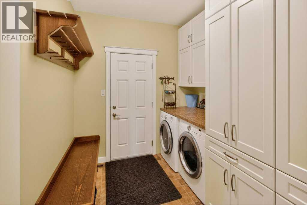 509 Sunridge Crescent W - Image 27