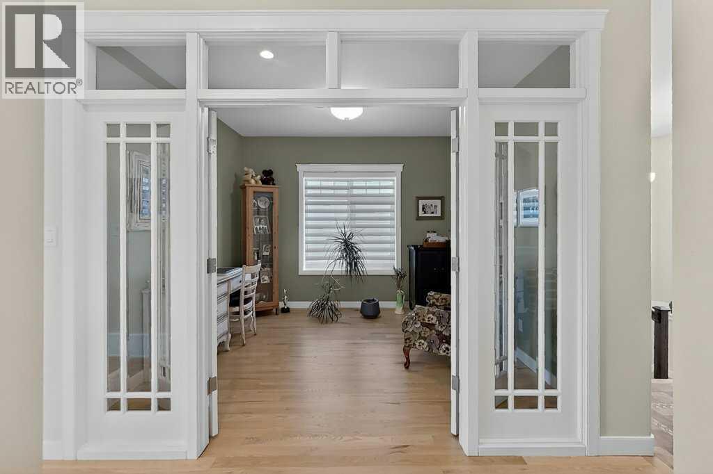 509 Sunridge Crescent W - Image 18