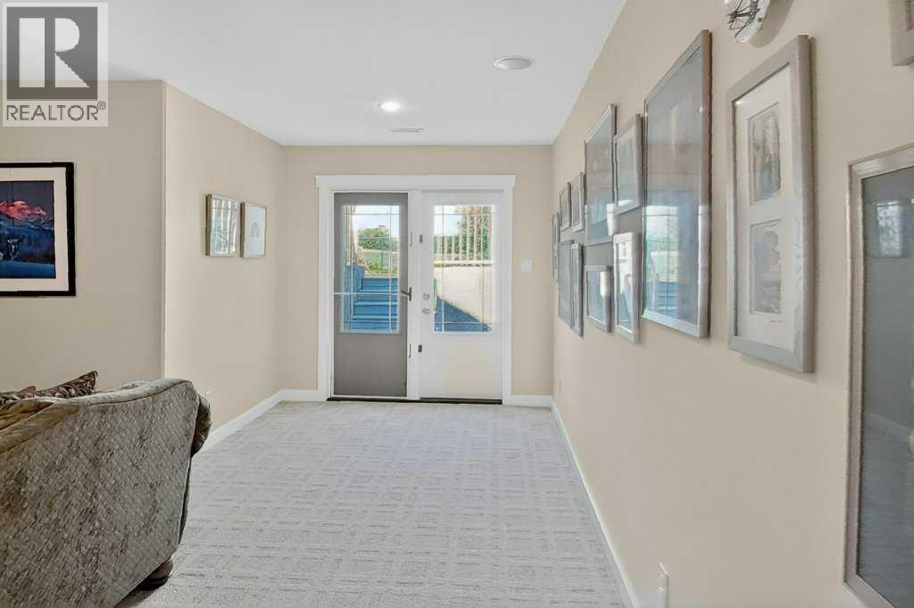 509 Sunridge Crescent W - Image 34