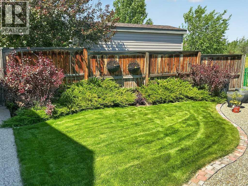 509 Sunridge Crescent W - Image 47