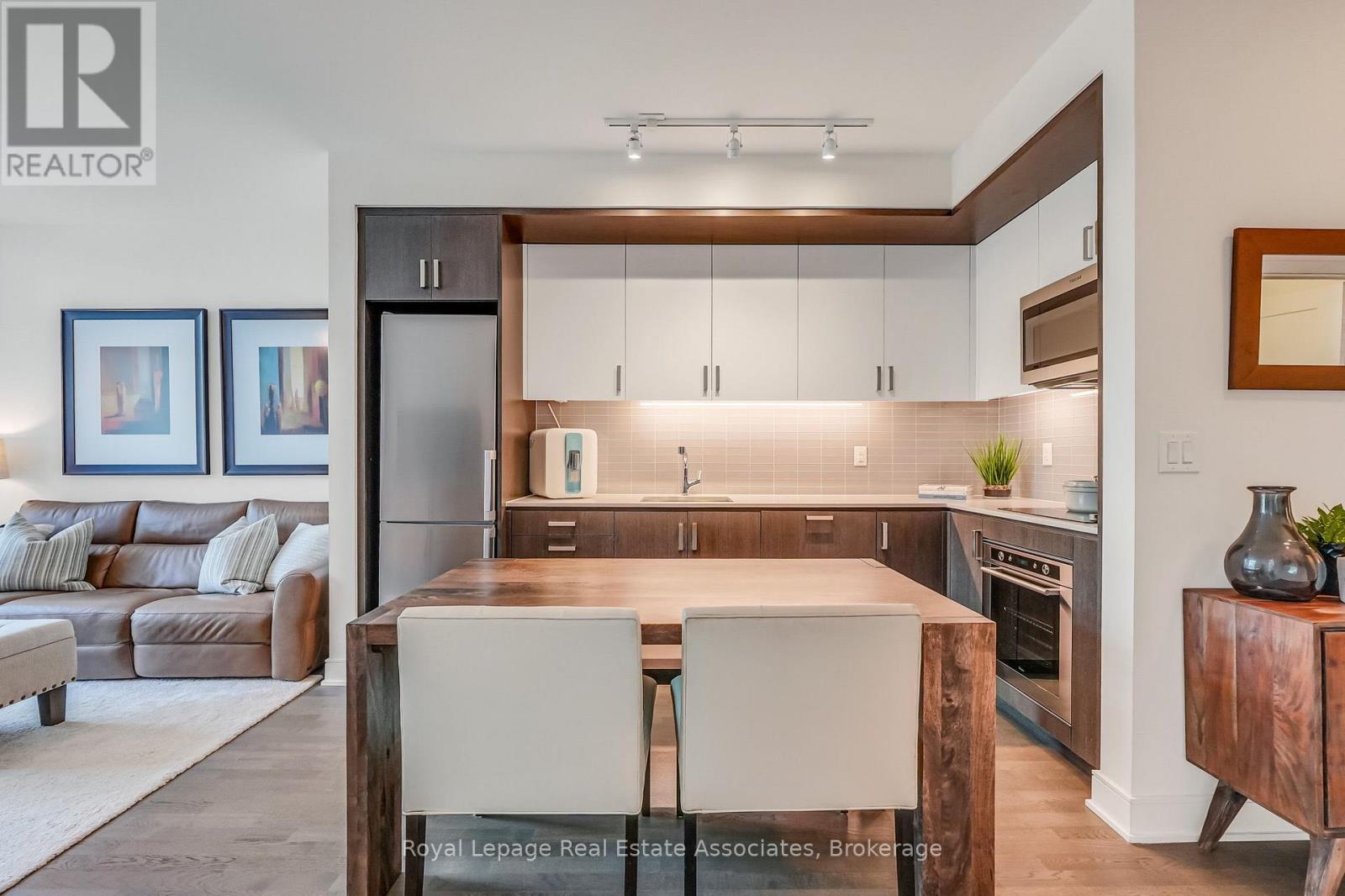 #GR26 1575 LAKESHORE ROAD W - Image 14