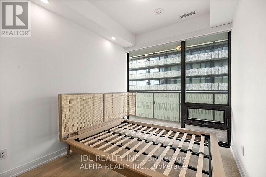 #4307 50 CHARLES ST EAST STREET - 6