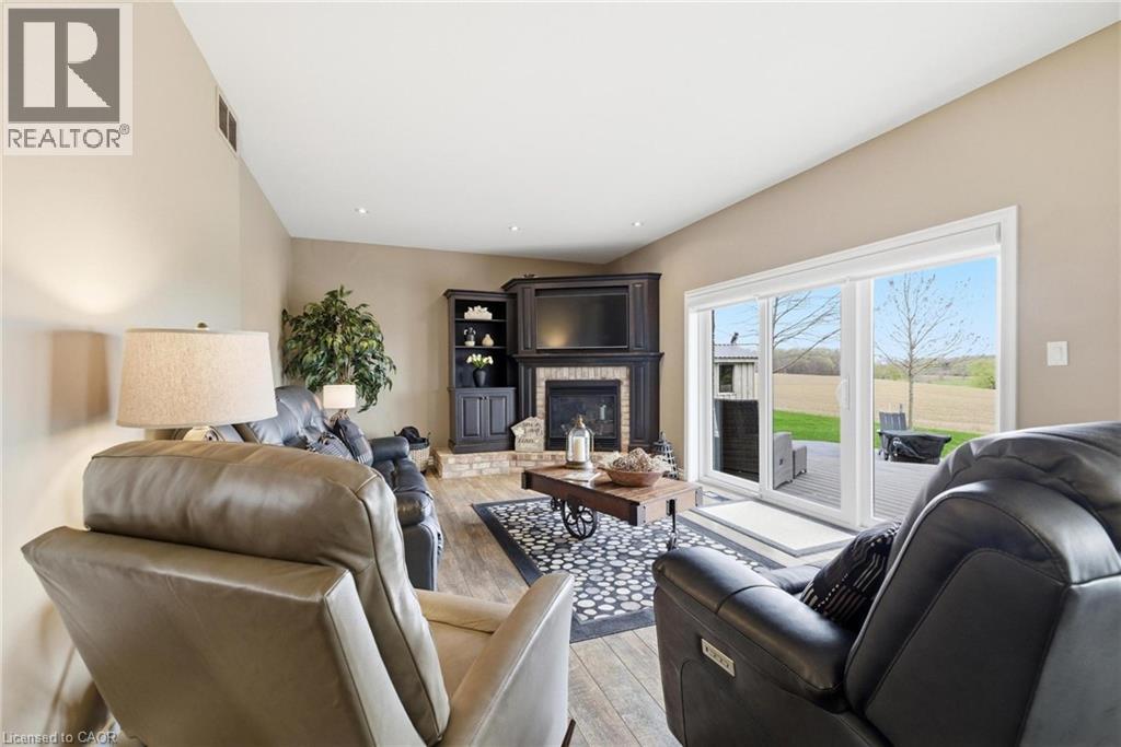 890 PERKIN Crescent - Image 13