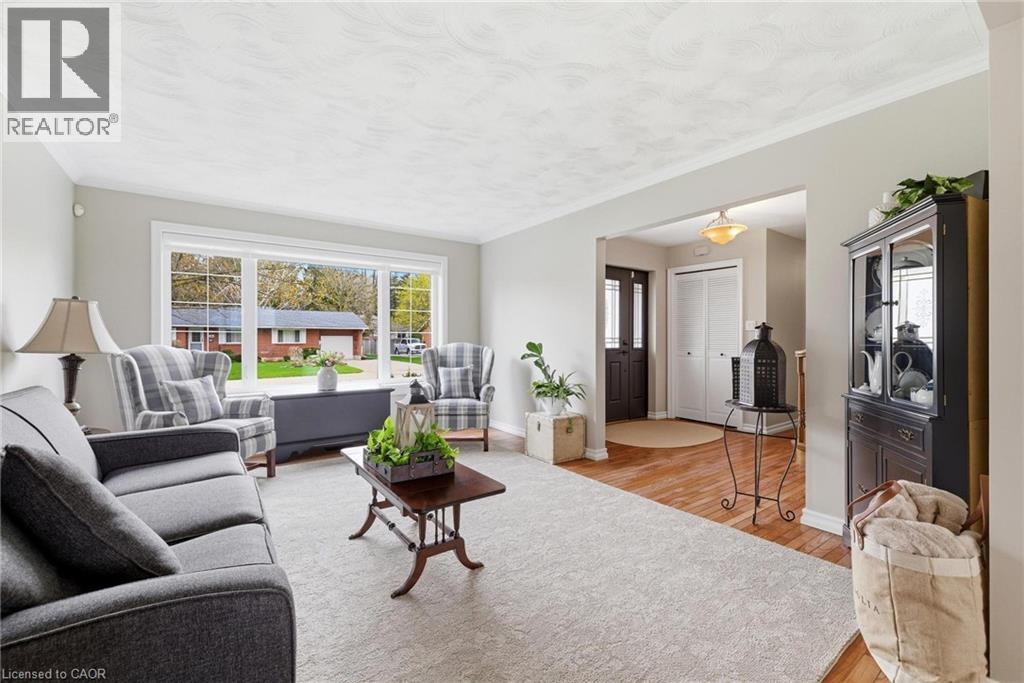 890 PERKIN Crescent - Image 23
