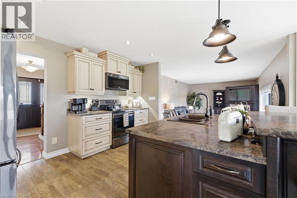 890 PERKIN Crescent - Image 7