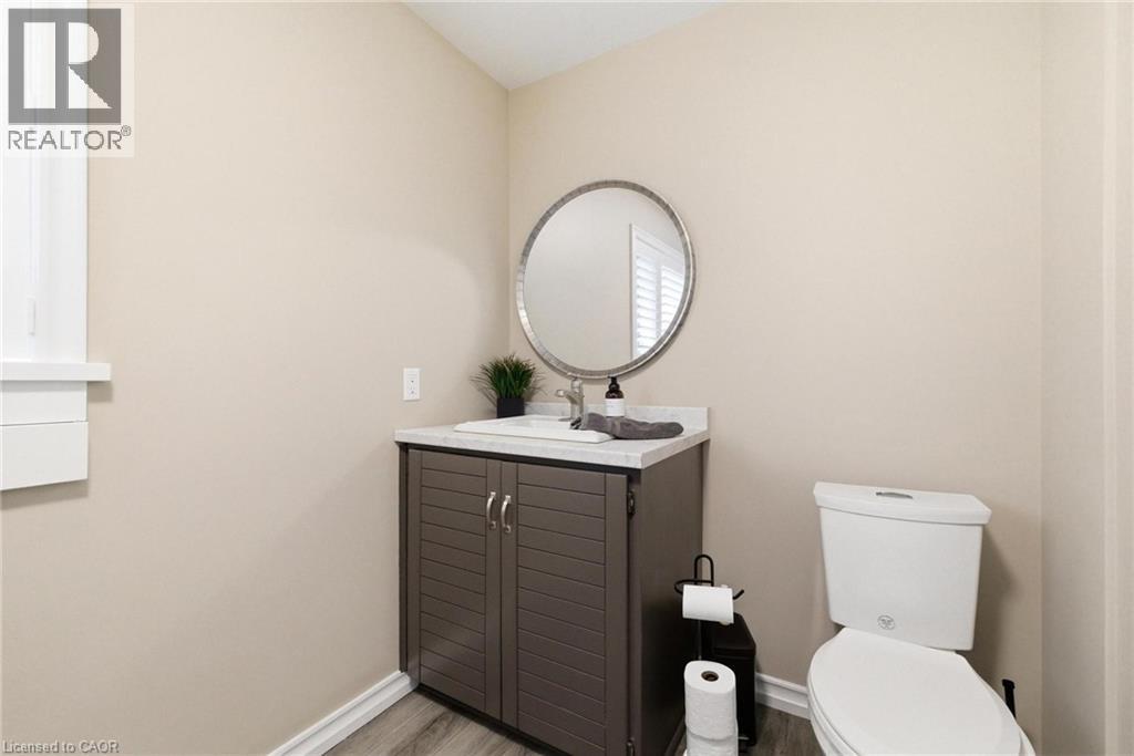 890 PERKIN Crescent - Image 29