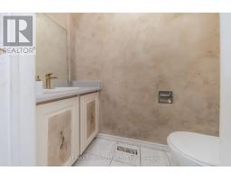 33 Greenwich Circle, Brampton, ON L6S2E6 Photo 17