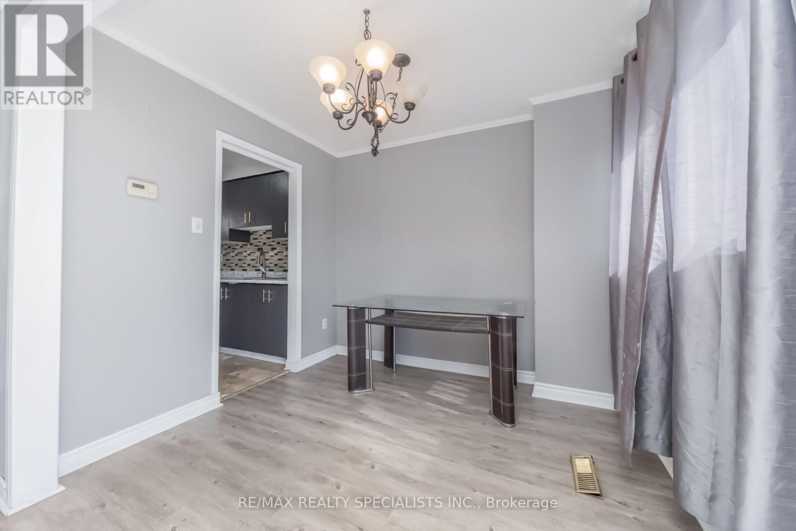 33 GREENWICH CIRCLE - 16