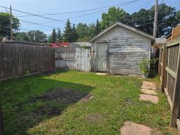 106 Eaton Street, Winnipeg, MB R2L1V1 Photo 6
