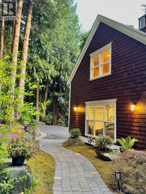 1188 Garden Gate Dr, Central Saanich