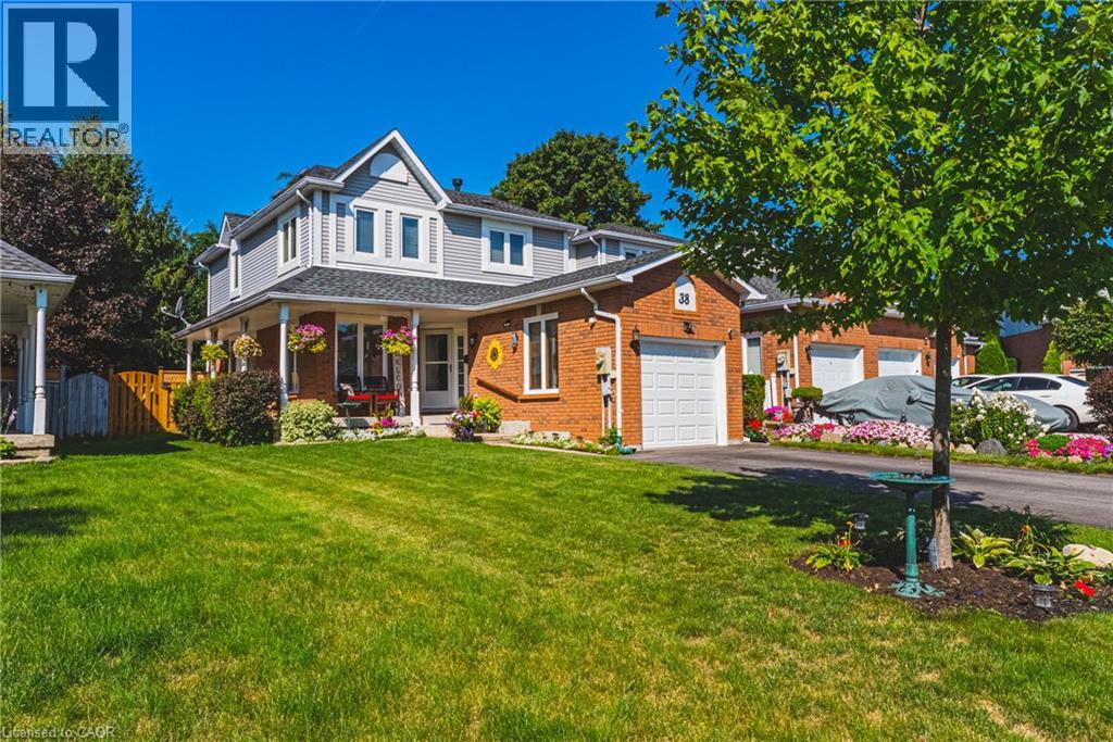 38 FAIRGREEN Close — photo 2