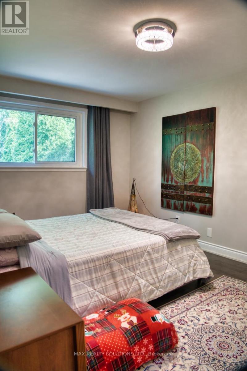 31 LOCHINVAR CRESCENT - 11