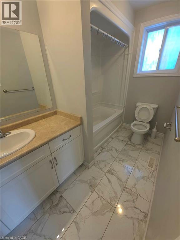 3 bedroom Single Family interior view, 998 MAPLERIDGE Street, West London, London, Ontario