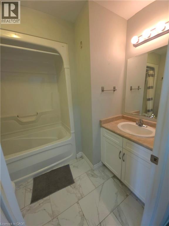 3 bedroom Single Family interior view, 998 MAPLERIDGE Street, West London, London, Ontario