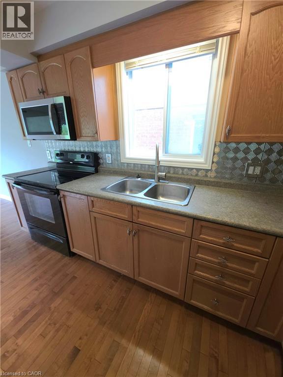 3 bedroom Single Family interior view, 998 MAPLERIDGE Street, West London, London, Ontario