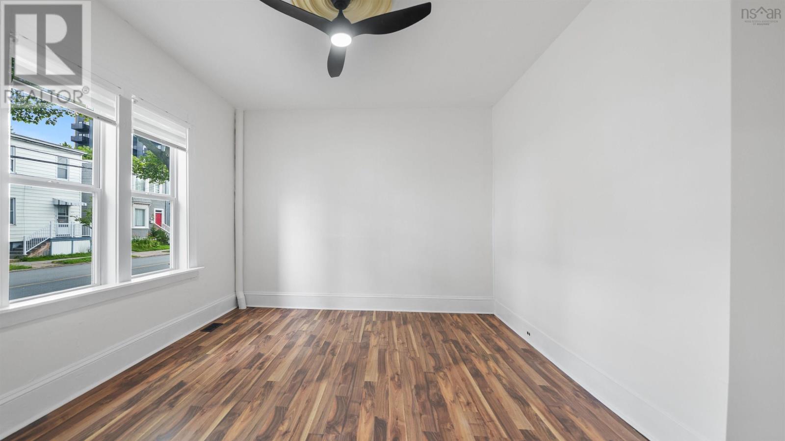 6122 North Street - 10