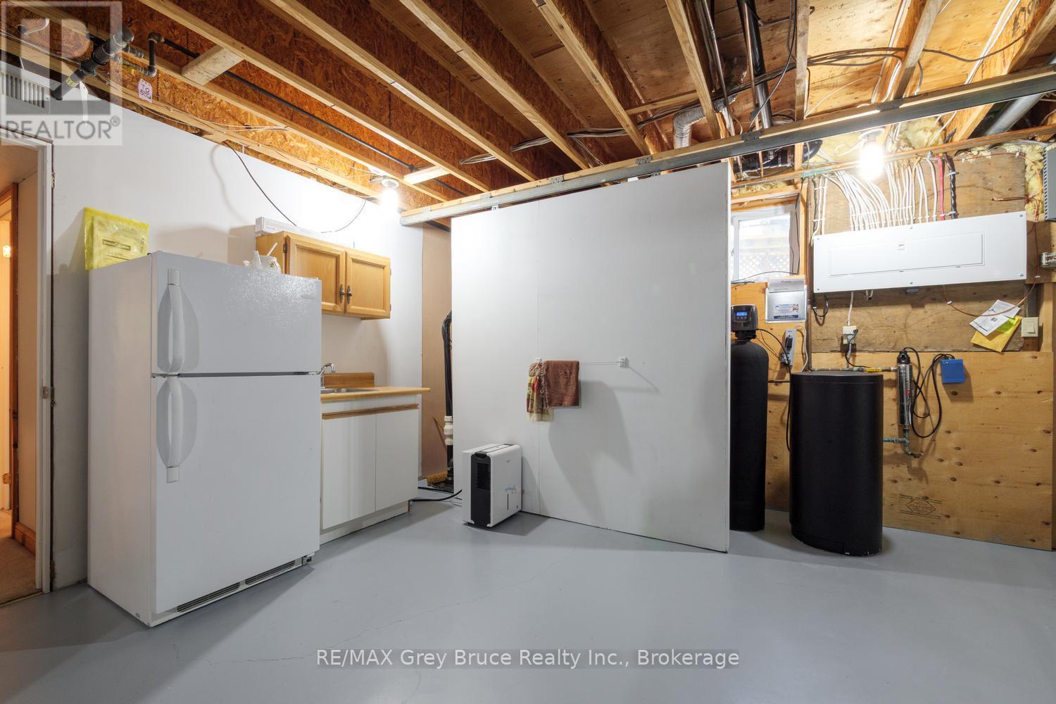 358 HURON ROAD - Image 31