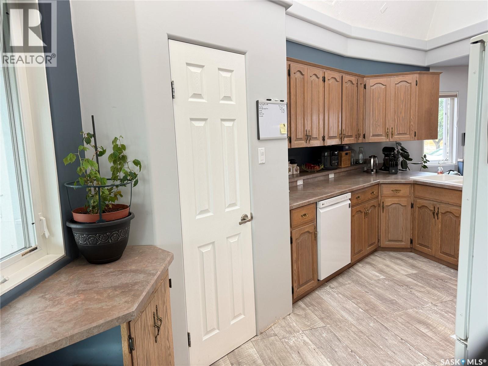 118 1st AVENUE W - Image 11