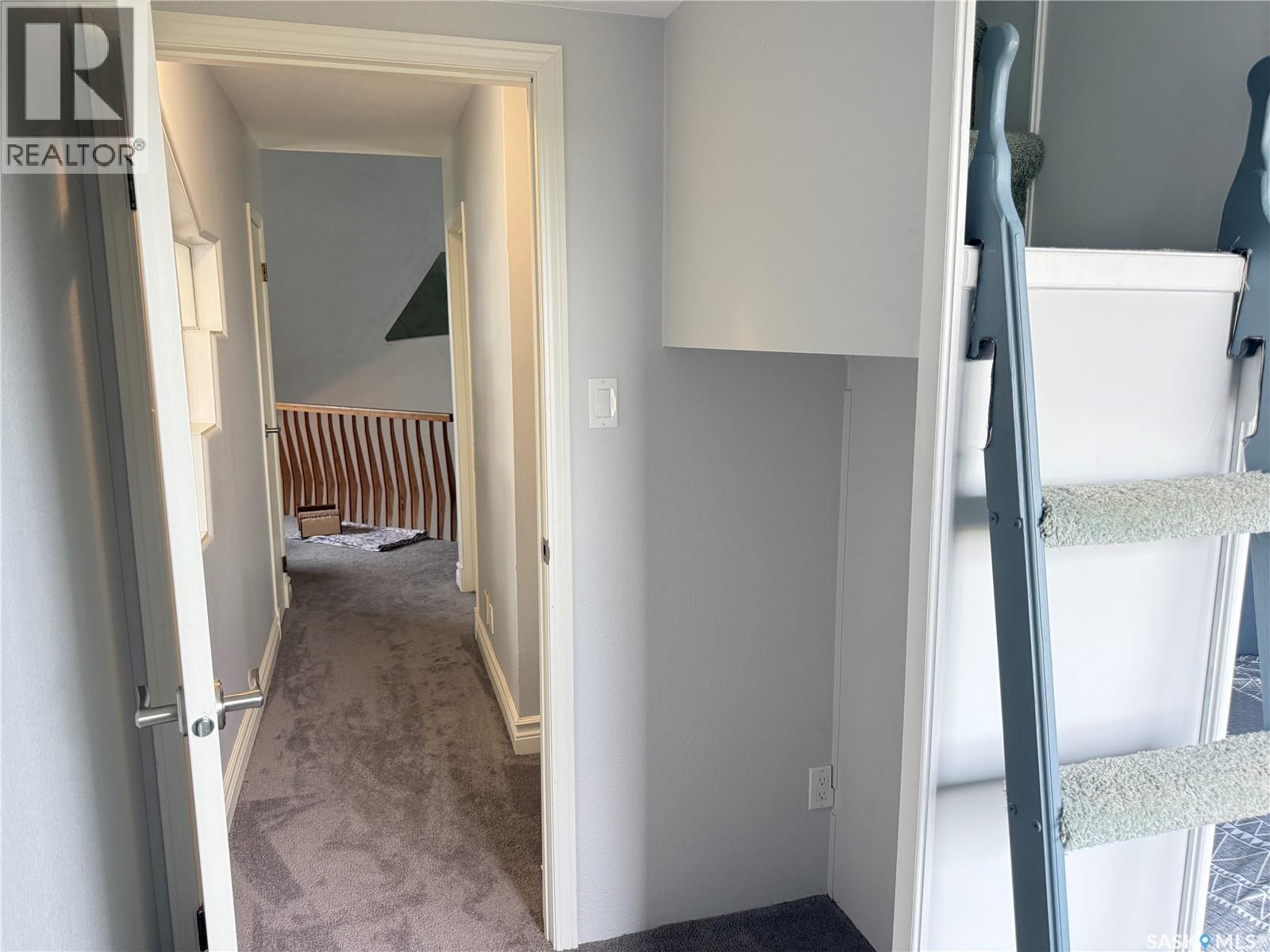 118 1st AVENUE W - 29