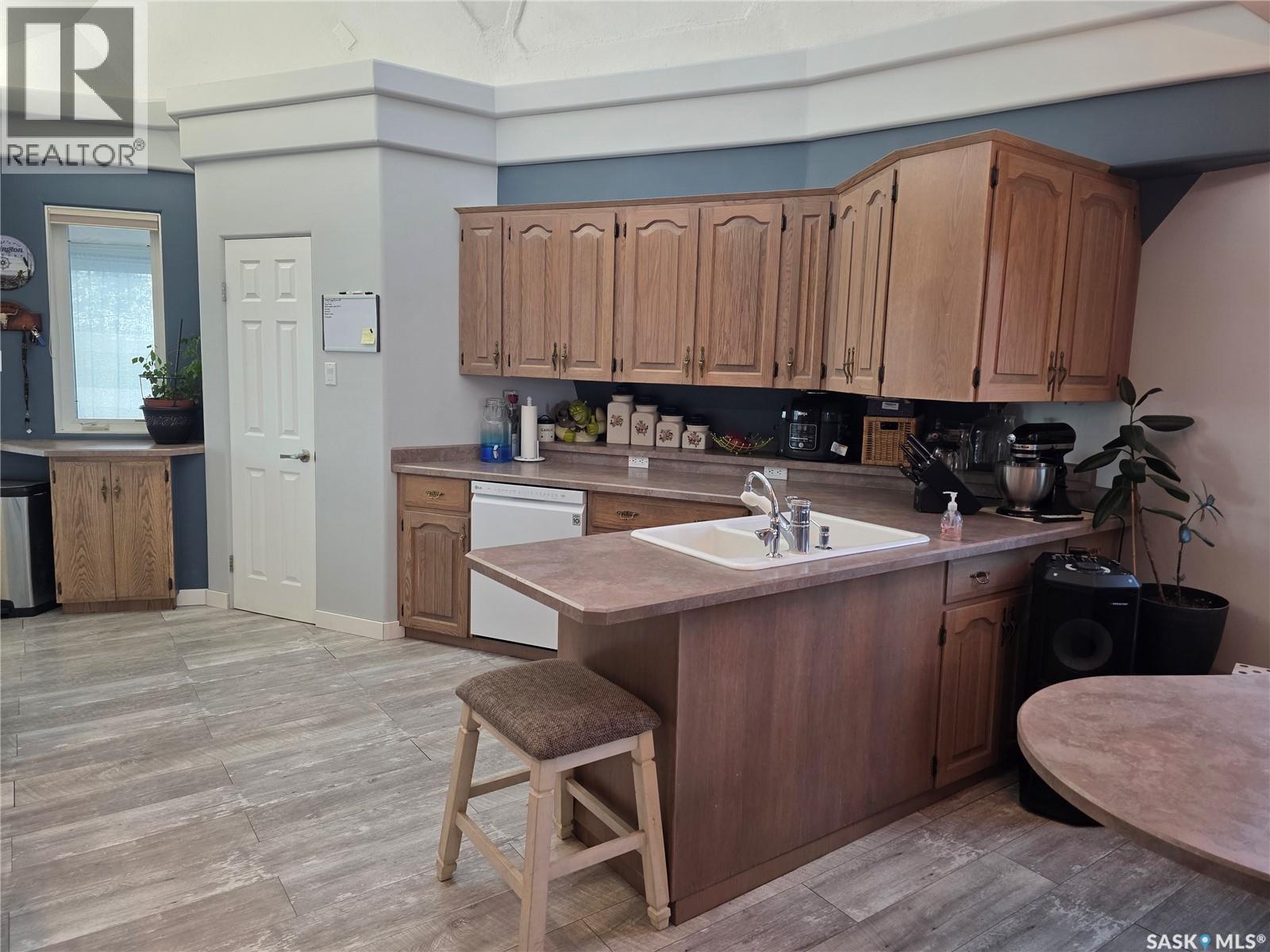 118 1st AVENUE W - Image 6