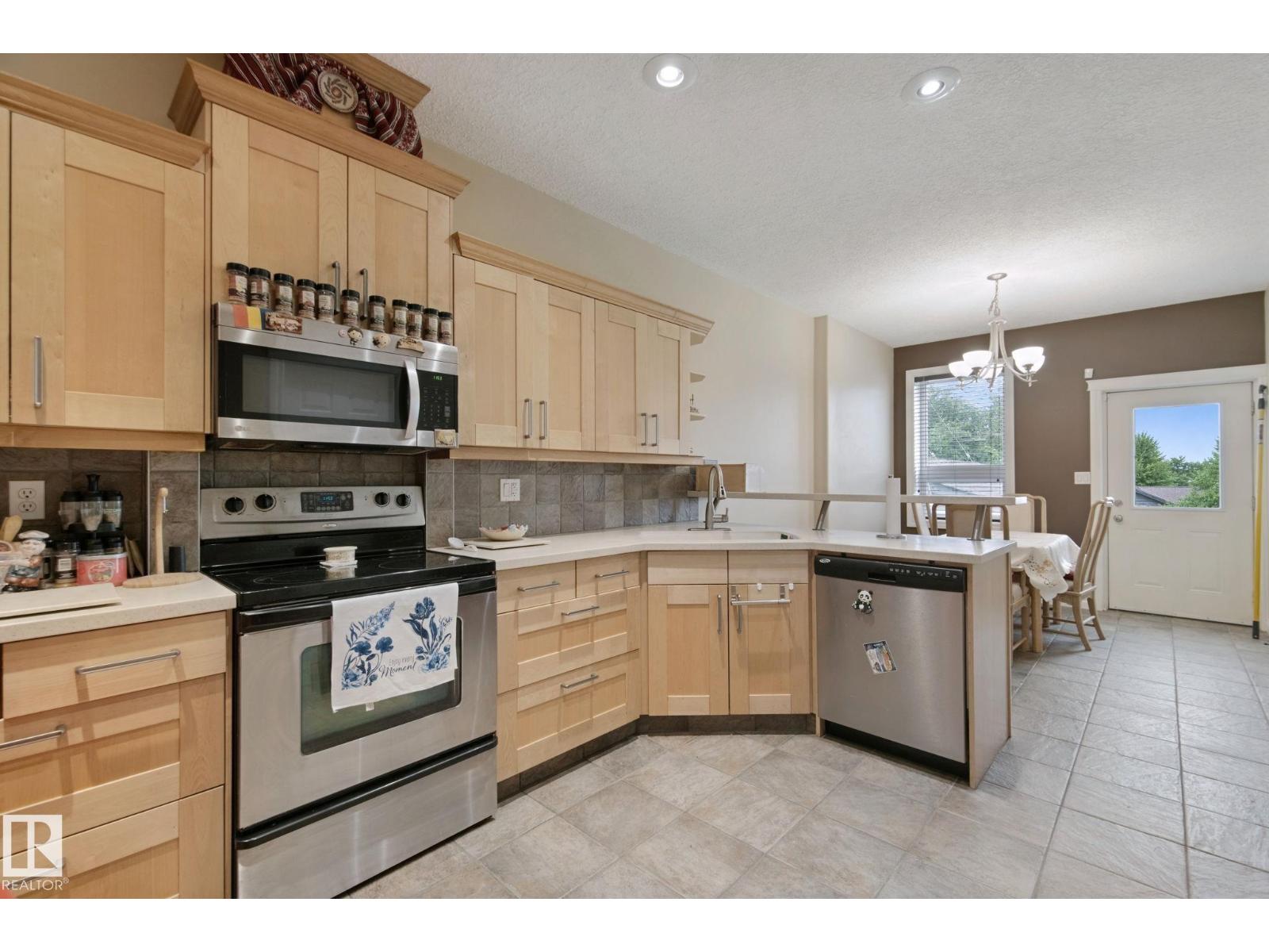 10416 69 AV NW - Image 22