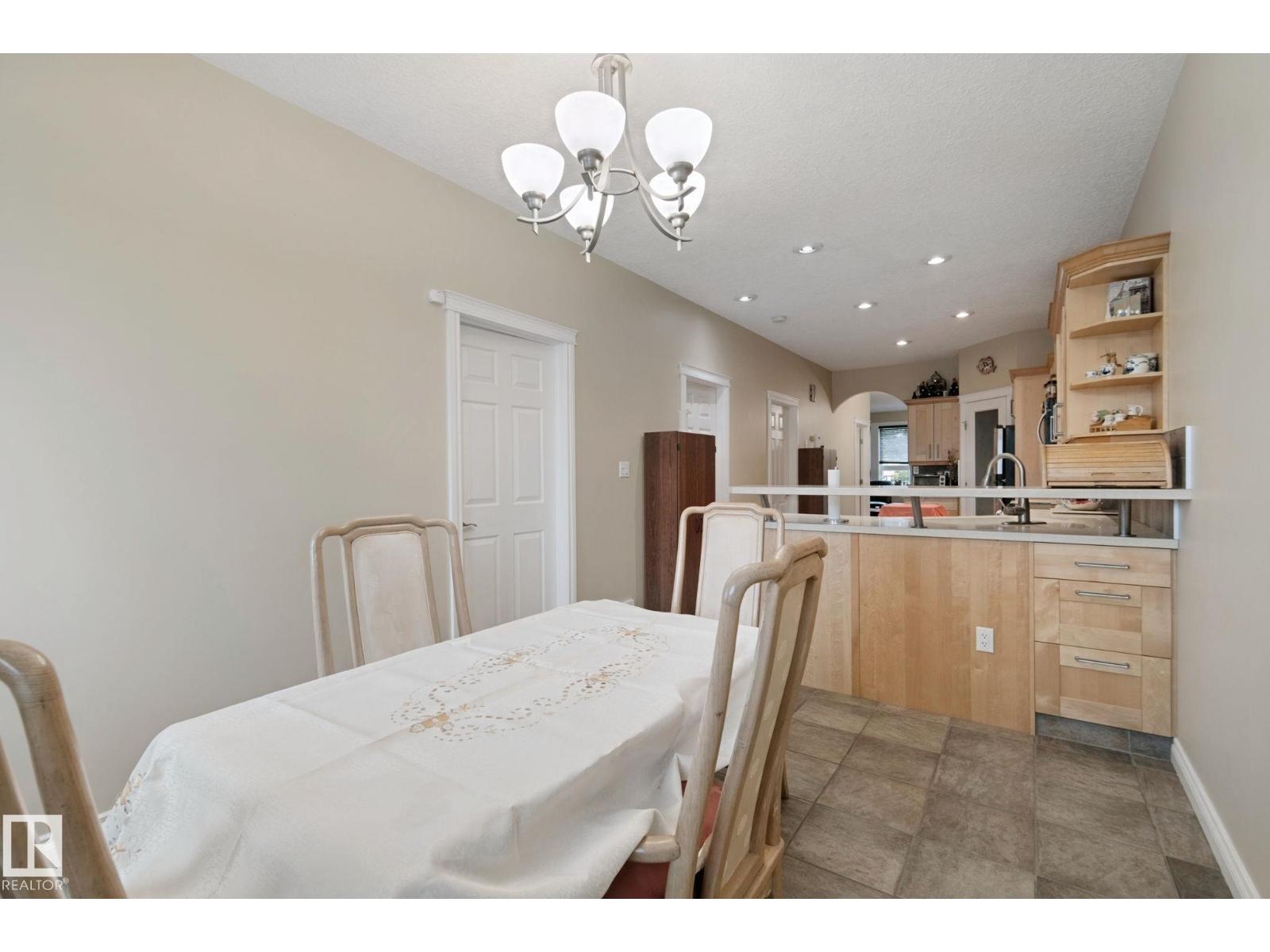 10416 69 AV NW - 27