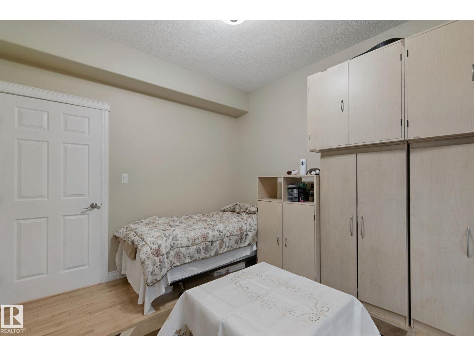 10416 69 AV NW - Image 43