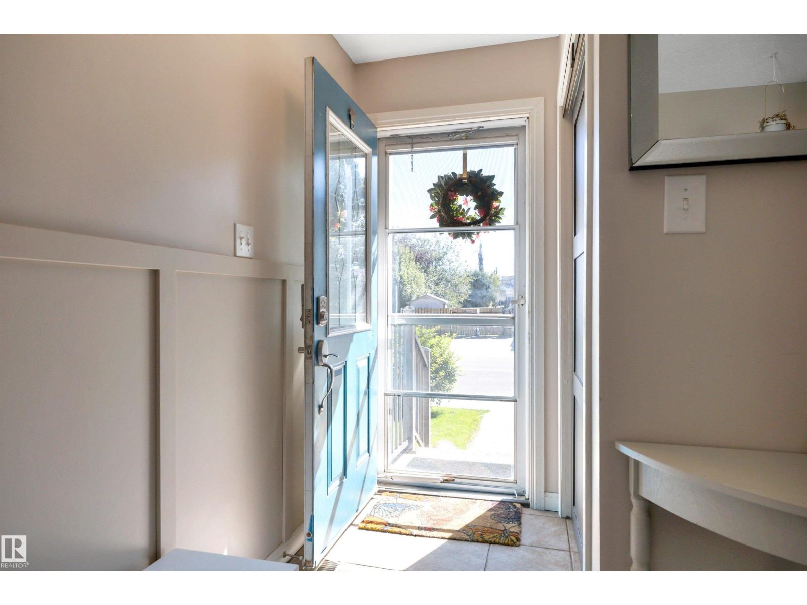 5002 57 Av photo 5 — MLS® E4505362