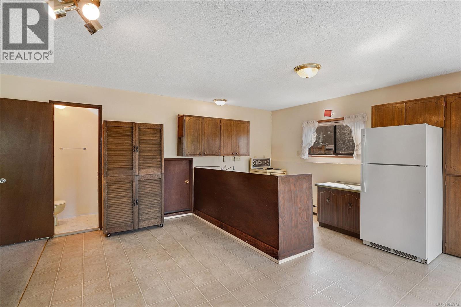 1144 May St - 29