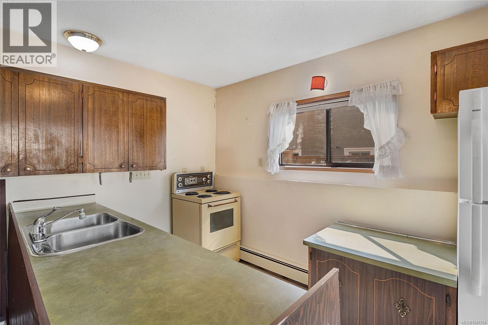1144 May St - 31