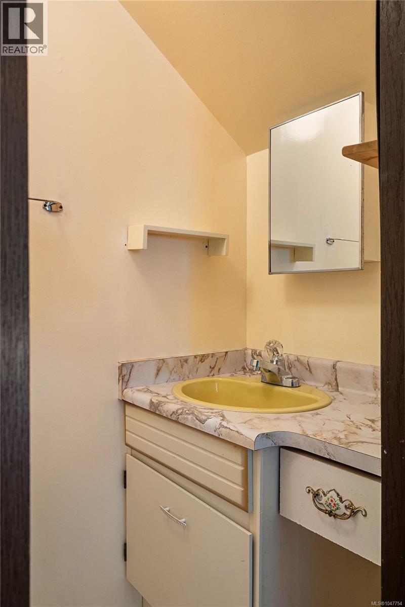 1144 May St - 32
