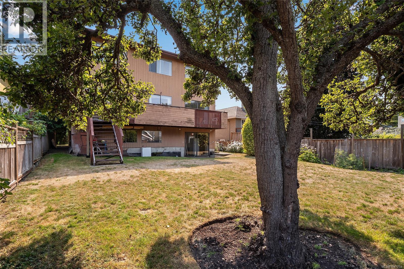 1144 May St - 35
